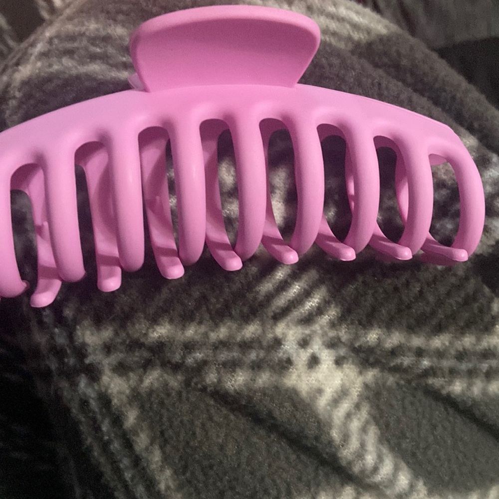 Purple hair clip, size large